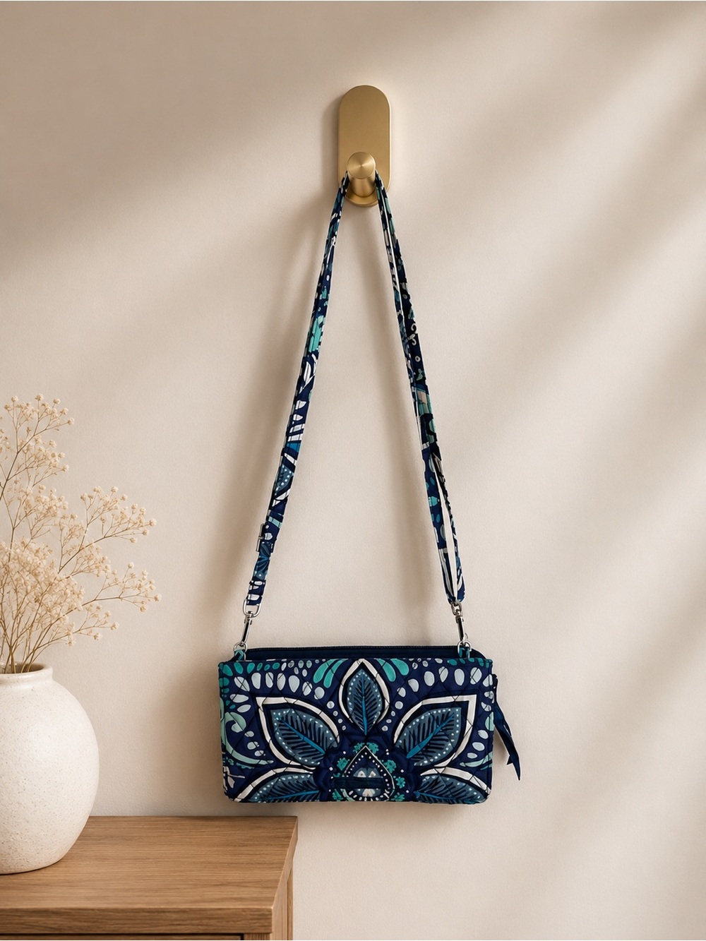 Vera Bradley Island Medallion Crossbody Wallet Wristlet Blue Quilted 8x4.5